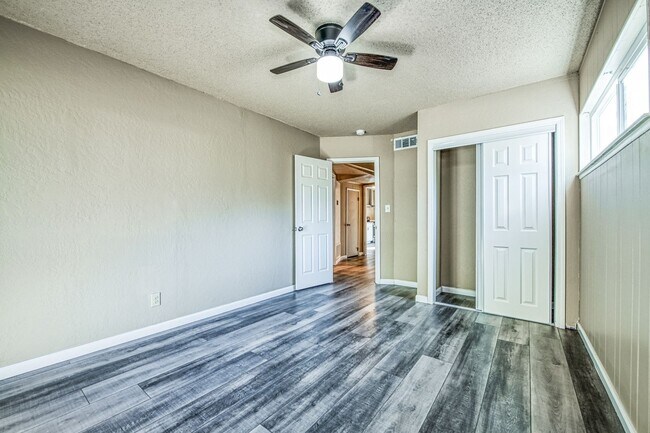 Building Photo - 5780 N 8th St