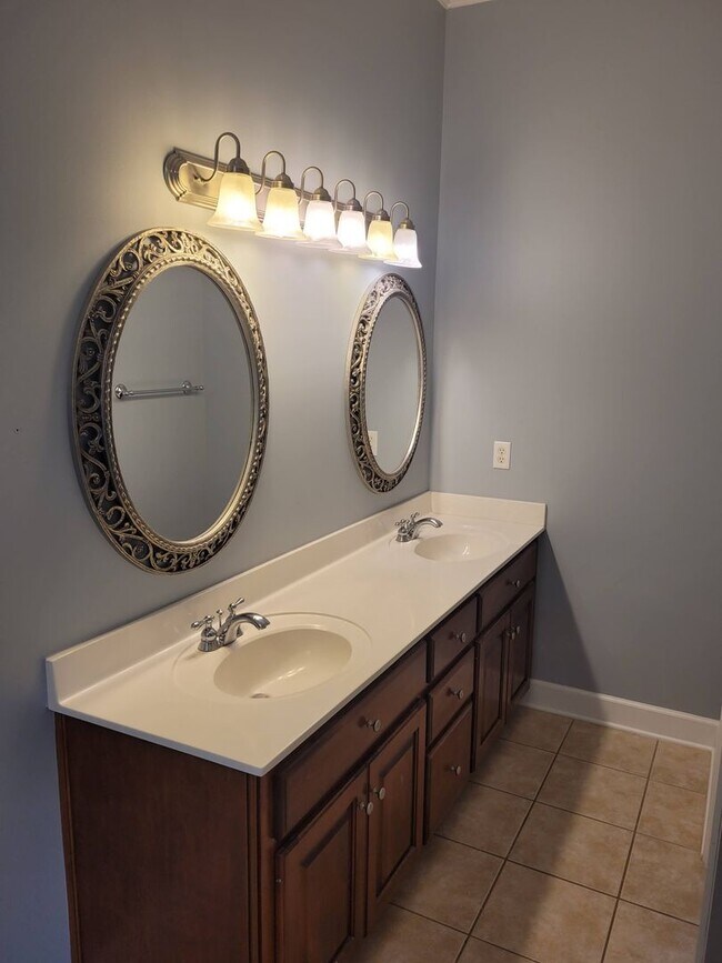 Building Photo - Spacious 4-Bedroom Home with Modern Amenities on Expansive Lot in Valdosta, GA