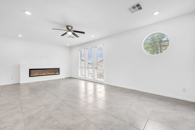 Building Photo - Modern Southwest Retreat with Flexible Living Spaces!