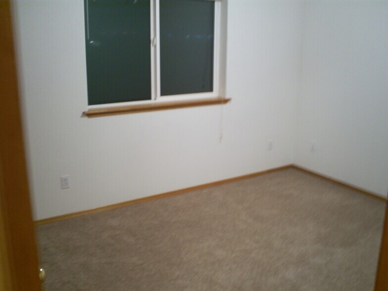bedroom - 1914 Sunset Dr