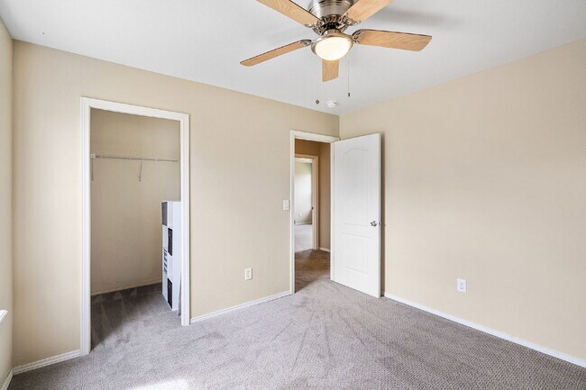 Building Photo - Spacious 3 Bed Home in Southeast Bend