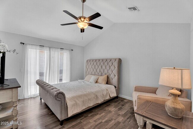 Building Photo - 1510 E Commerce Ave