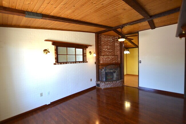 Building Photo - Move In Ready!  Amazing Tempe Location