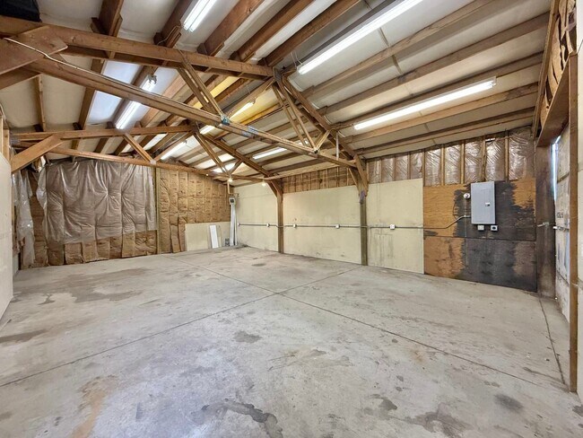 Building Photo - 1510 S Progress Rd