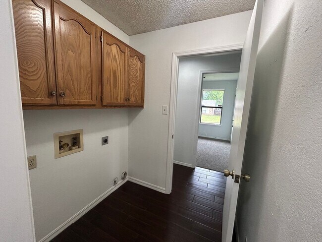 Building Photo - South Tulsa gem!