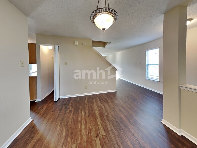 Building Photo - 1221 Redwood Dr