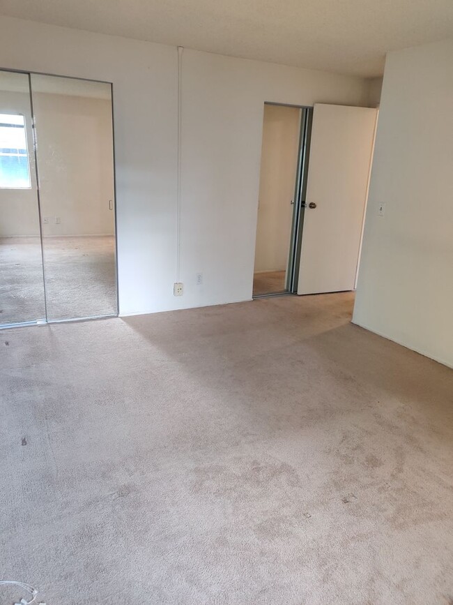 Building Photo - Great Lake Sammamish condo