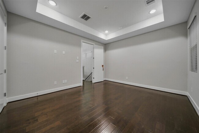 Building Photo - 2426 Cochran St