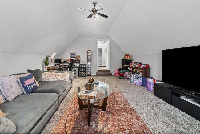 Building Photo - 632 Hidden Valley Dr