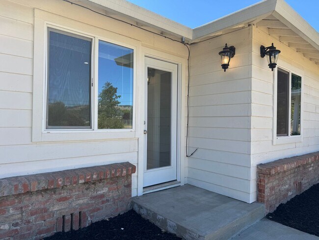Building Photo - 3815 Elwin Ln