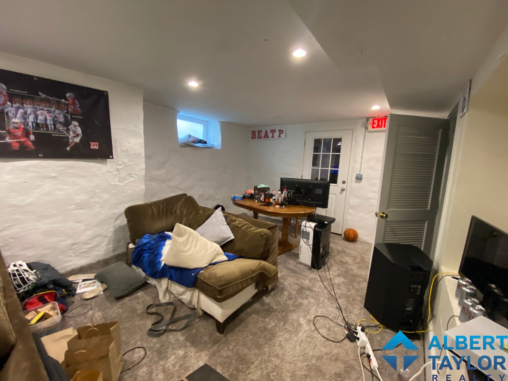 Building Photo - 8 Sawyer Ter