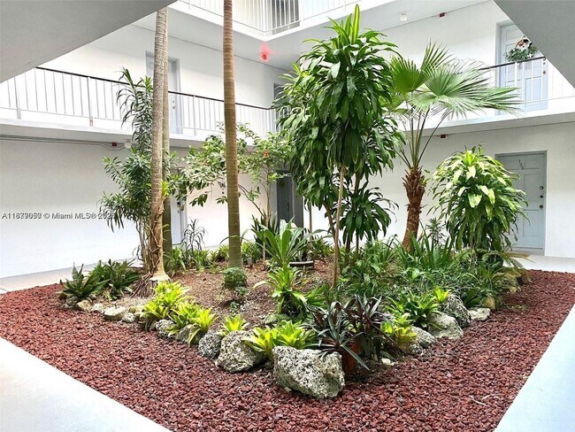 Building Photo - 9651 SW 77th Ave