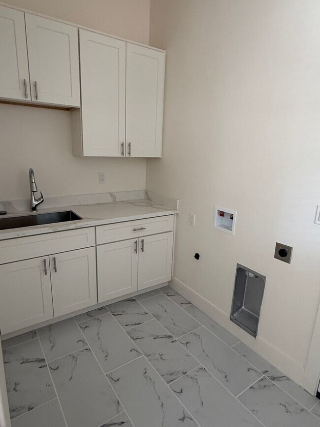 Building Photo - Illinois Ave/Jonnie Way