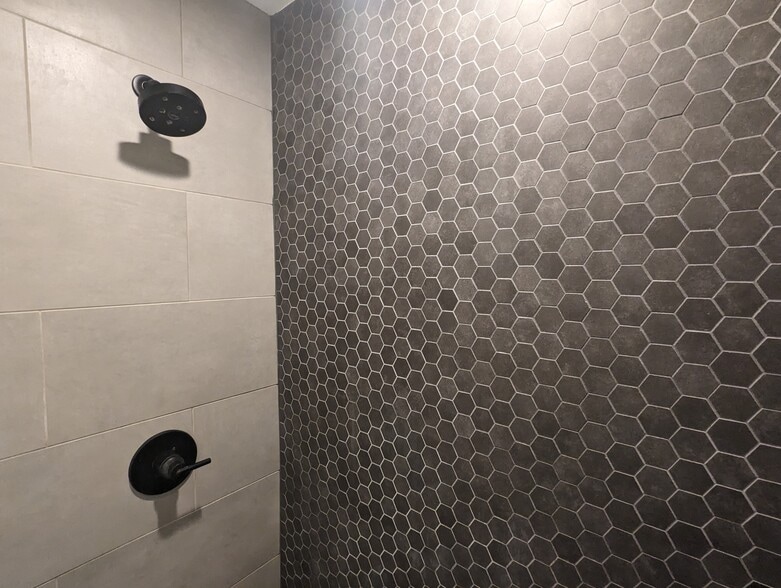 Building Photo - 1014 W Grace St