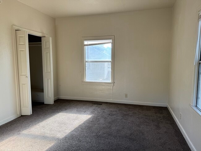 Building Photo - 4320 S Kaiser Rd