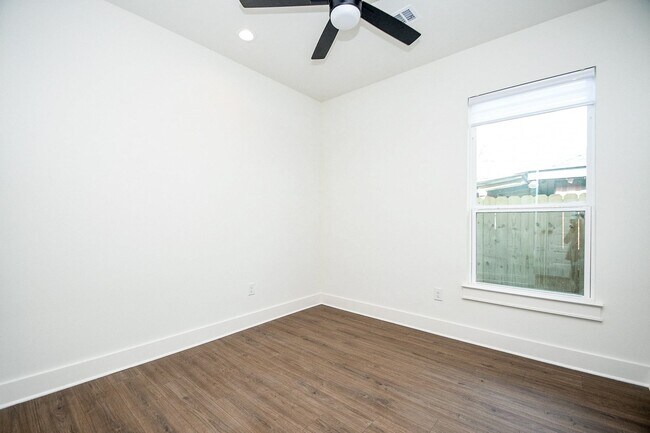 Building Photo - 4101 Victoria