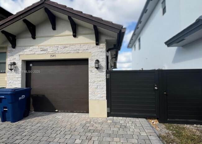 Primary Photo - 15145 SW 30th St