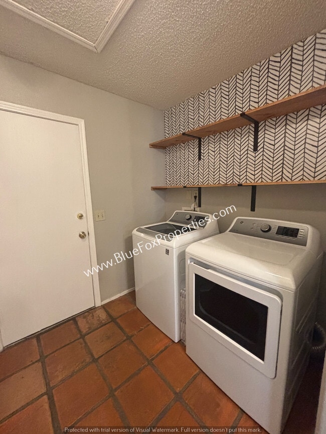 Building Photo - 4601 S Cornwall Dr