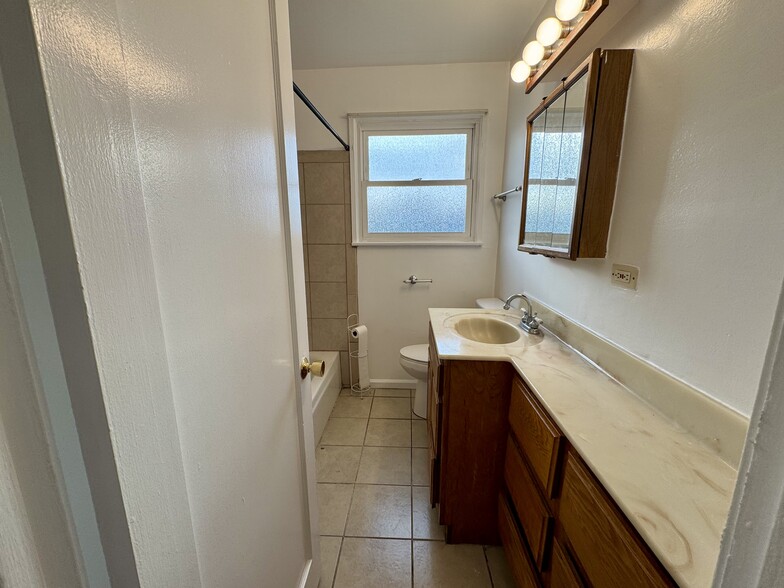 Building Photo - 13331 S New Hampshire Ave