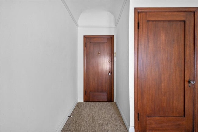 Building Photo - 1530 Miramar Dr