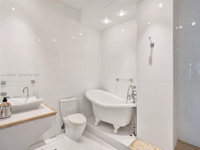 Building Photo - 3180 S Ocean Dr