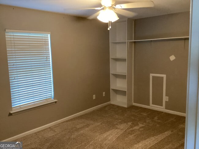 Building Photo - 365 Creekside Dr