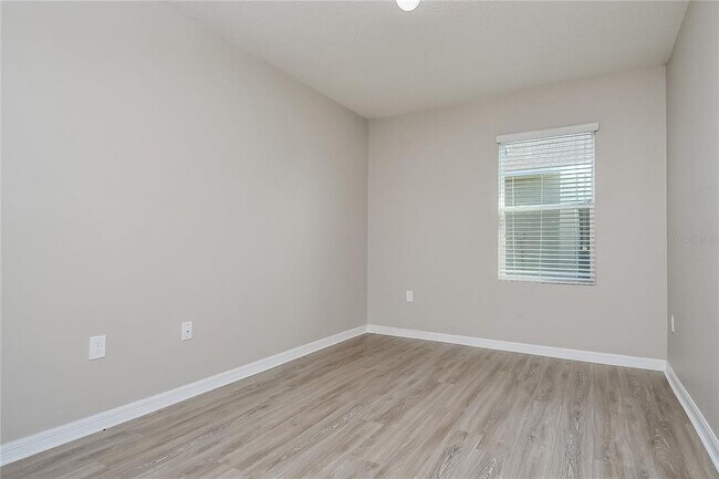 Building Photo - 2037 Van Buren Loop