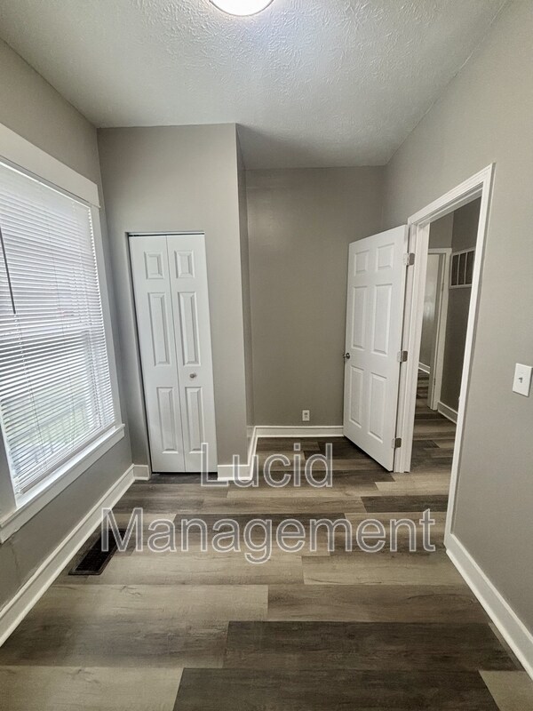 Building Photo - 3754 Kahlert Ave