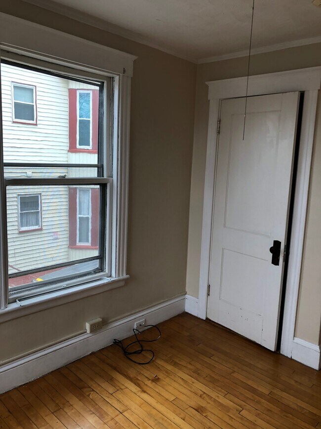 Building Photo - 497 Cumberland Ave