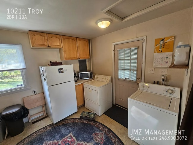 Building Photo - 10211 Troy-