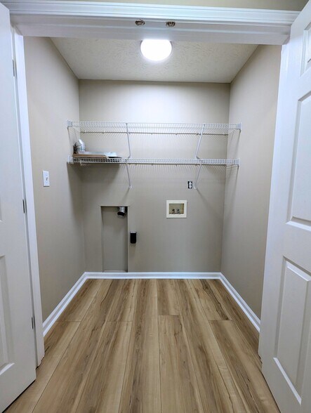 Building Photo - 223 S Springfield Dr