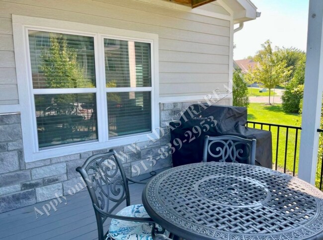 Building Photo - Open and Spacious Like New Townhome in Overland Park-Coming SOON!!