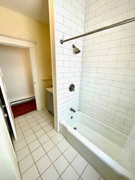 Building Photo - 81 College Ave