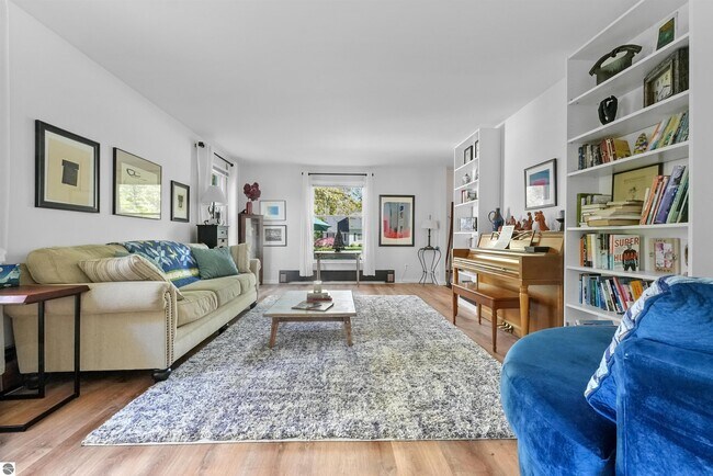 Building Photo - 1310 Peninsula Ct