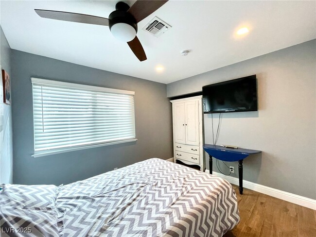 Building Photo - 2246 Windsor Dr