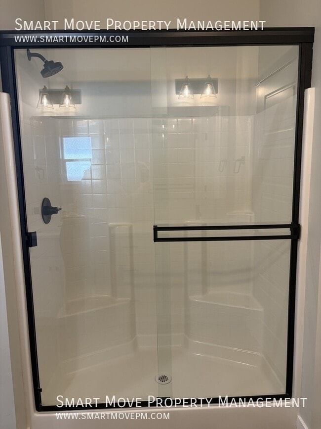 Building Photo - 10000 W La Jolla Dr