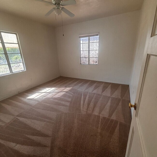 Building Photo - Spacious 3 Bed / 2 Bath Tempe Home – Avail...