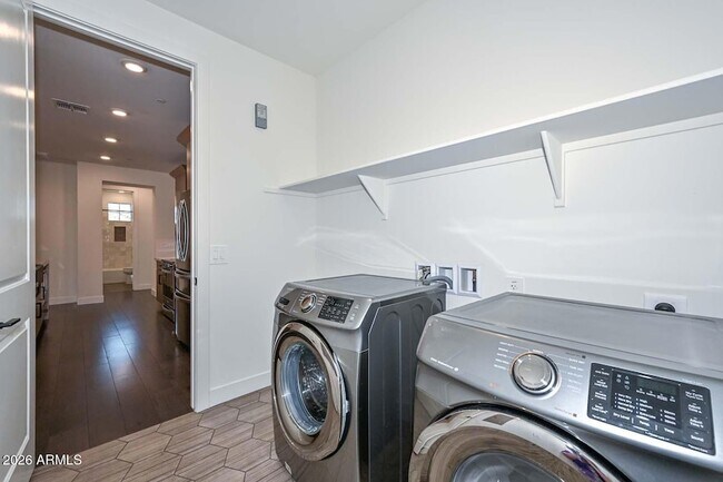Building Photo - 11300 N Casa Dega Dr