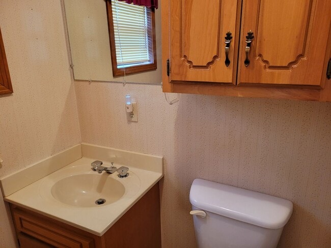 Building Photo - 912 N Main St