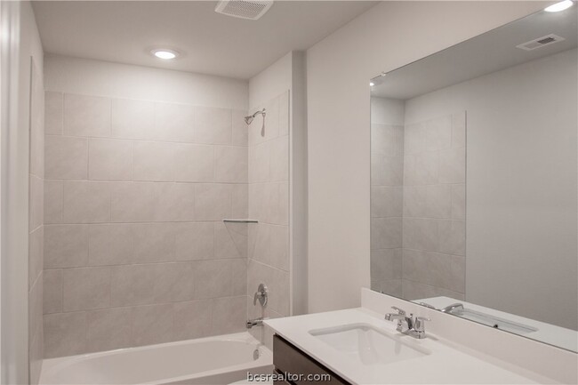 Building Photo - 10652 Knox Lndg Dr