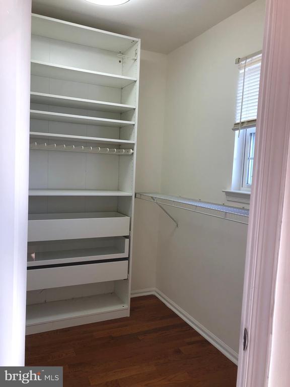 Building Photo - 4202 Quaker Ct