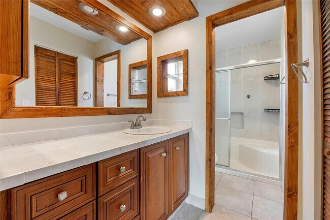 Building Photo - 10120 NW 71st St