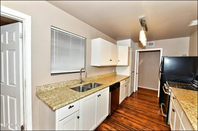 Building Photo - 3125 Hamilton Ave