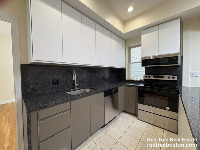 Building Photo - 1801 Beacon St