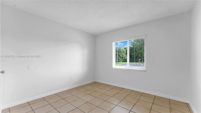 Building Photo - 4208 SW 136th Pl