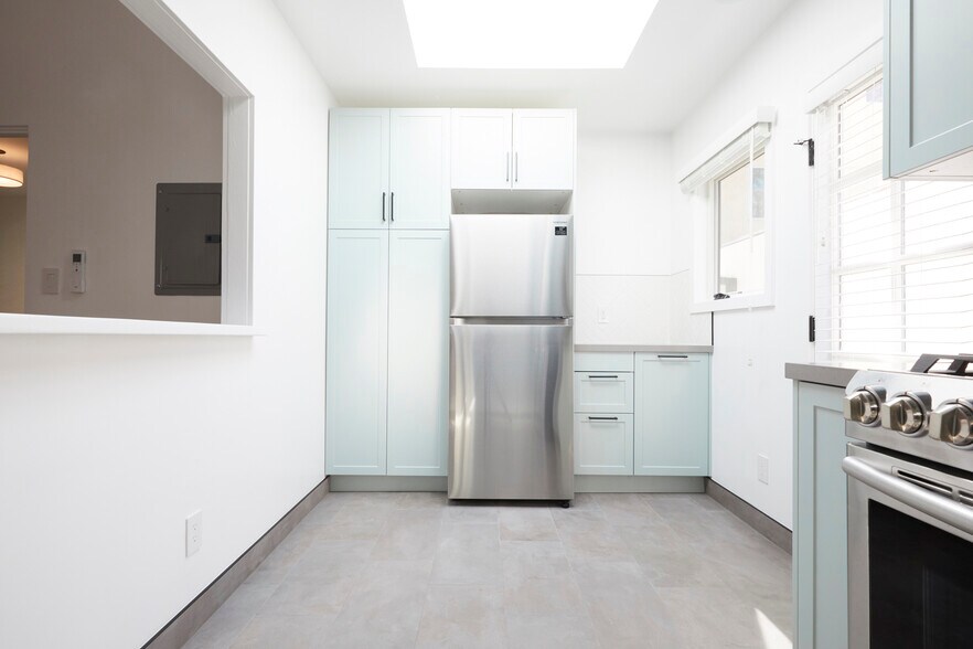 Building Photo - 640 Santa Clara Ave