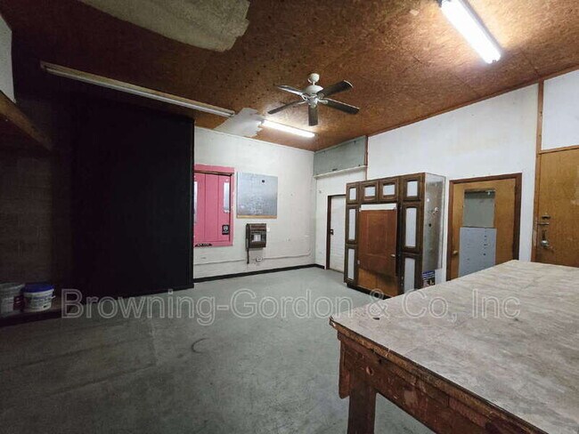 Building Photo - 3947 Creekside Dr