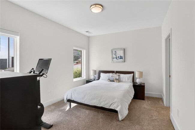 Building Photo - 1214 Chelsea Cir NW