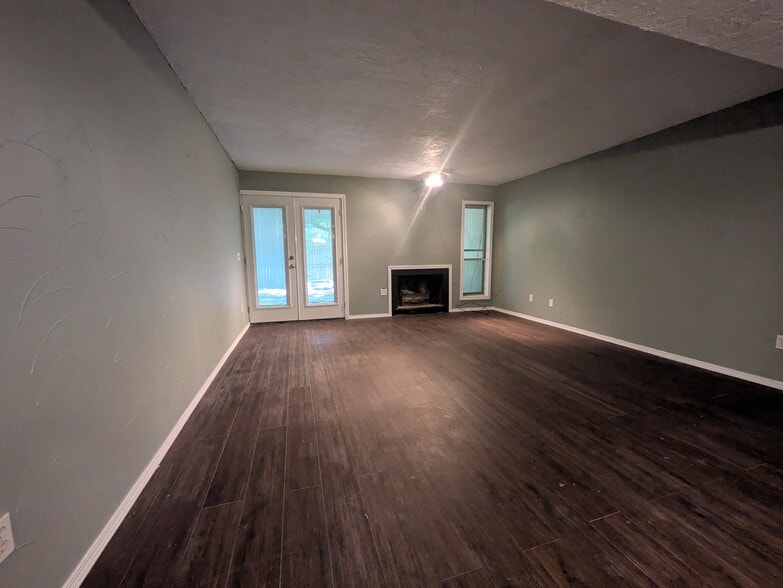 Building Photo - 6550 N Meridian Ave