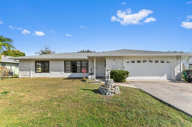 Building Photo - 571 SE Anchor Ln